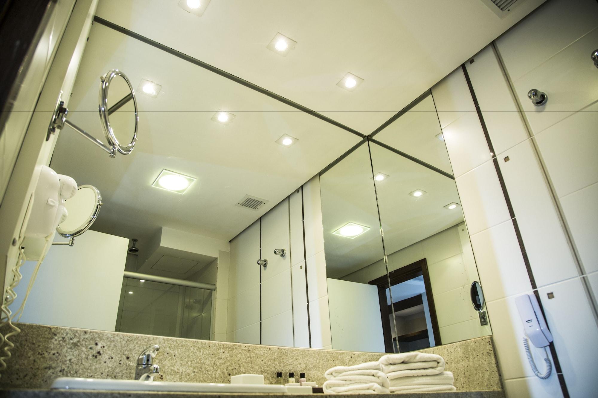Parque Balneario Hotel Santos By Castelo Itaipava Dış mekan fotoğraf Bathroom mirrors