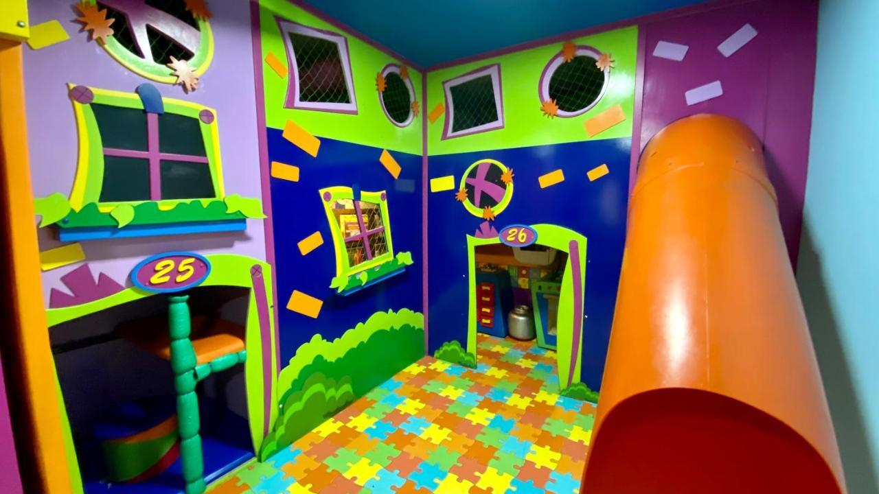 Parque Balneario Hotel Santos By Castelo Itaipava Dış mekan fotoğraf The interior of the 2000s Playland
