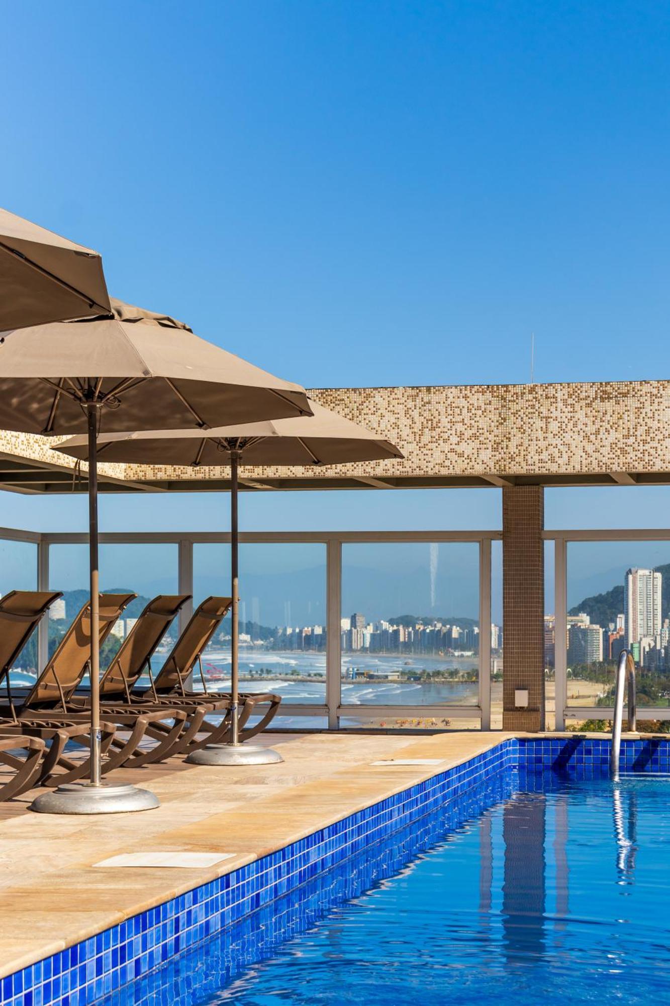 Parque Balneario Hotel Santos By Castelo Itaipava Dış mekan fotoğraf The rooftop pool at the hotel