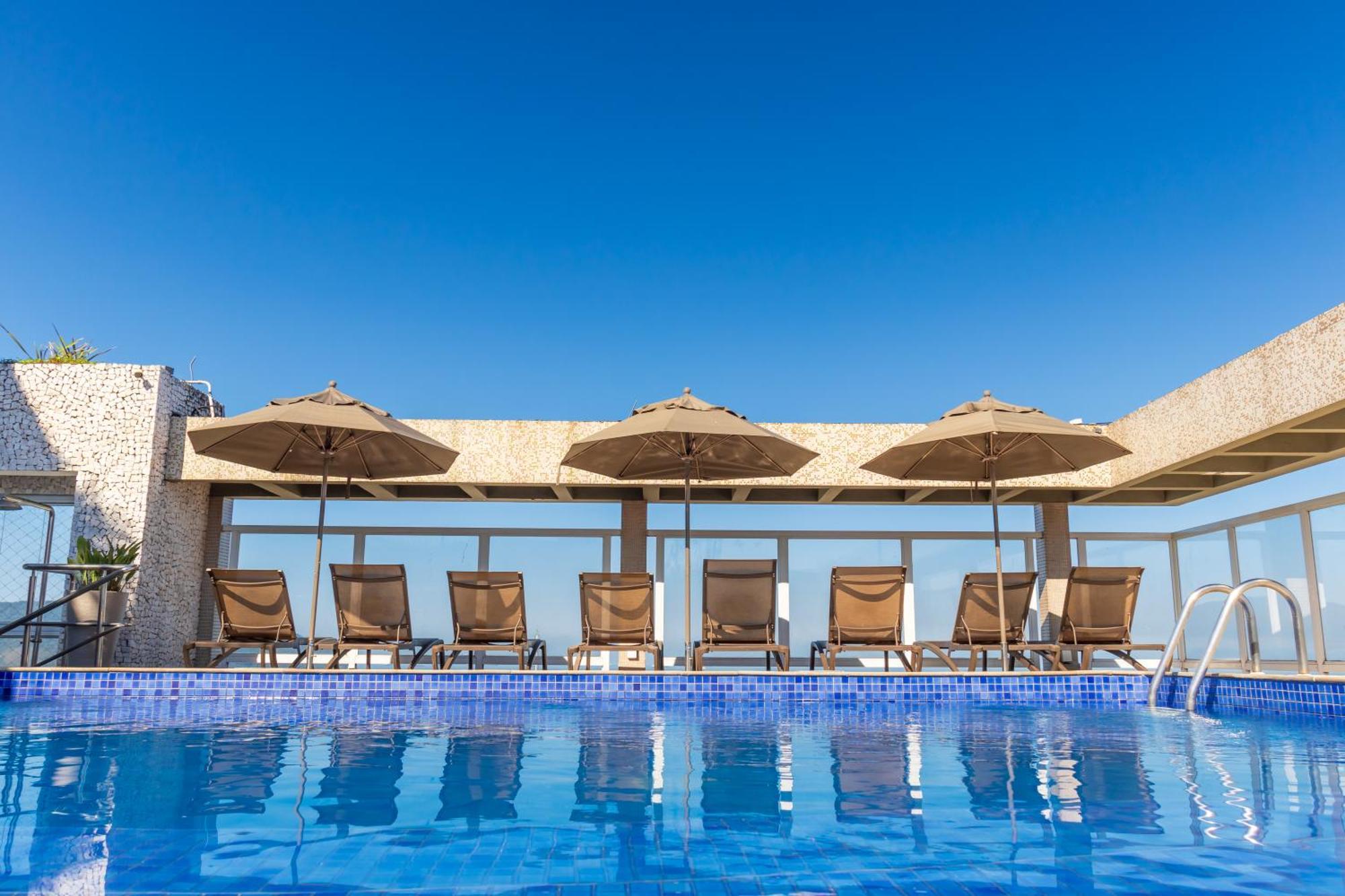 Parque Balneario Hotel Santos By Castelo Itaipava Dış mekan fotoğraf Rooftop pool at the hotel
