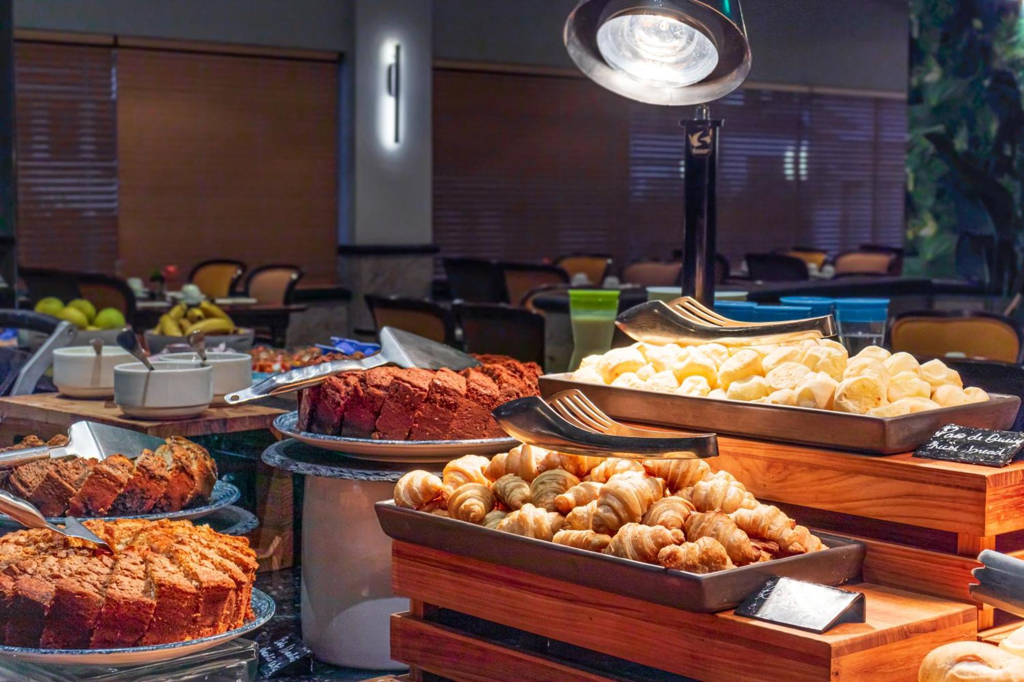 Parque Balneario Hotel Santos By Castelo Itaipava Dış mekan fotoğraf A buffet at a hotel
